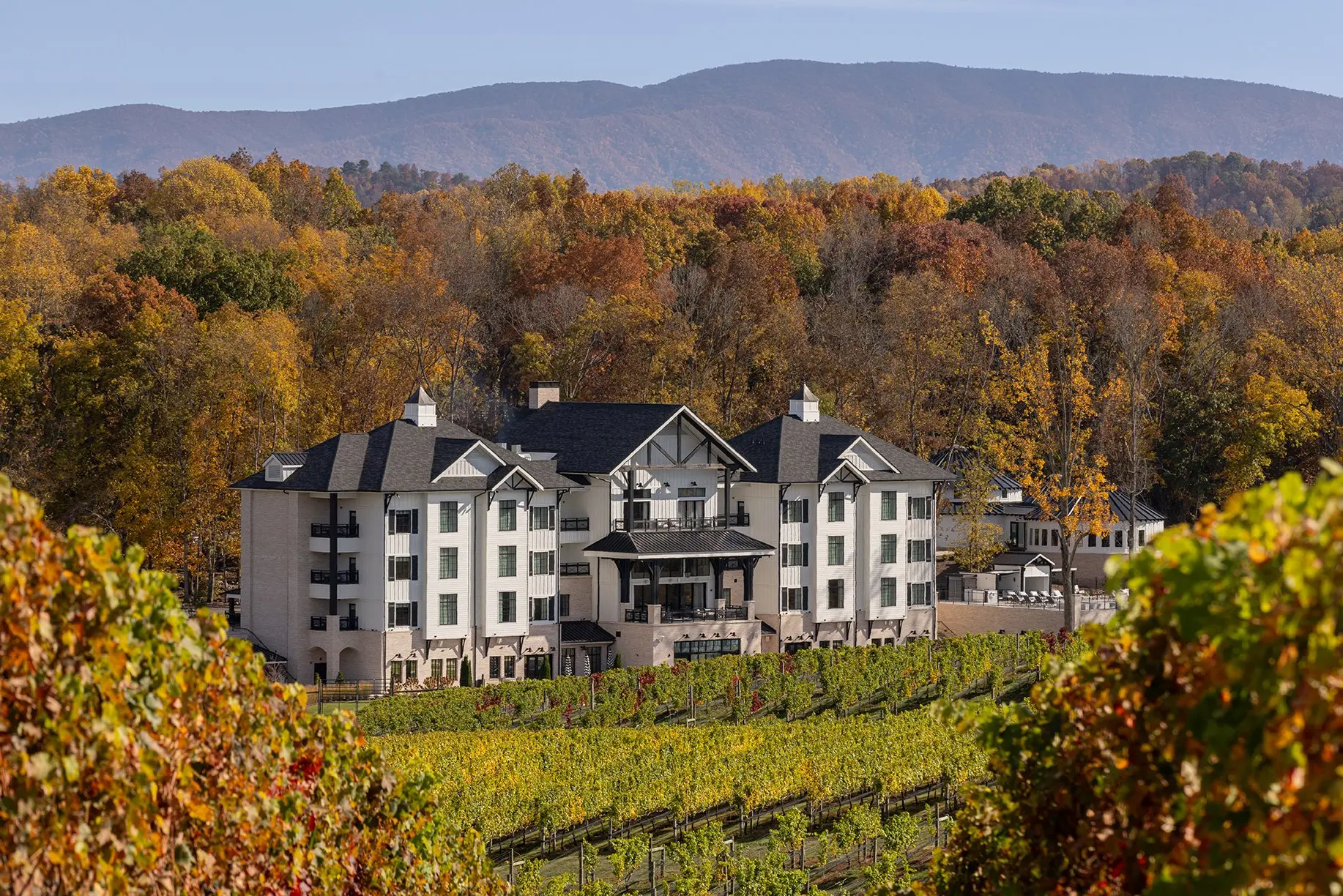 Nicwonder Inn with fall foliage and mountain view