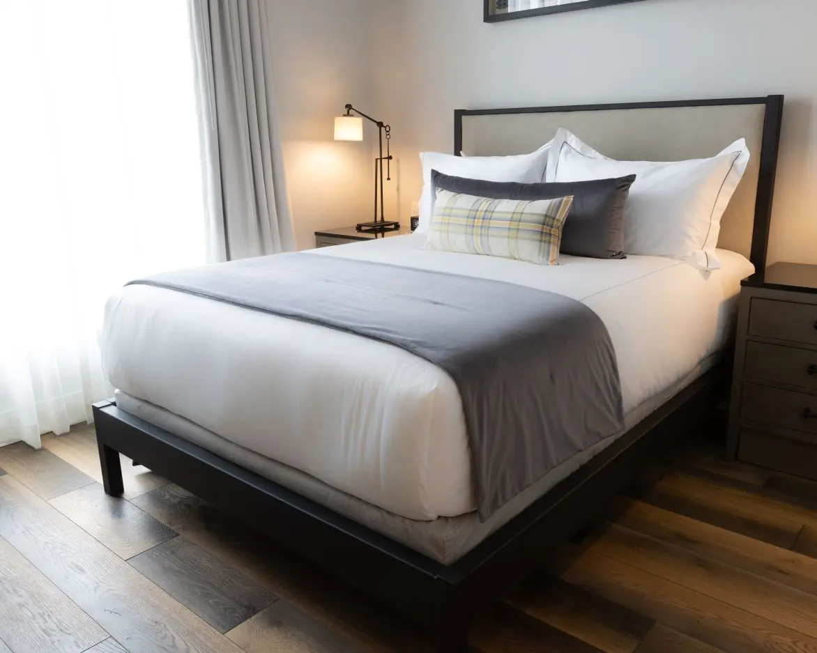 single queen room bed